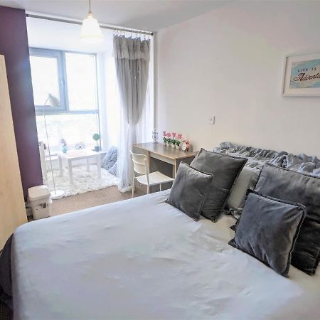 Large 3 Bedrooms In Liverpool City Centre, Free Parking エクステリア 写真